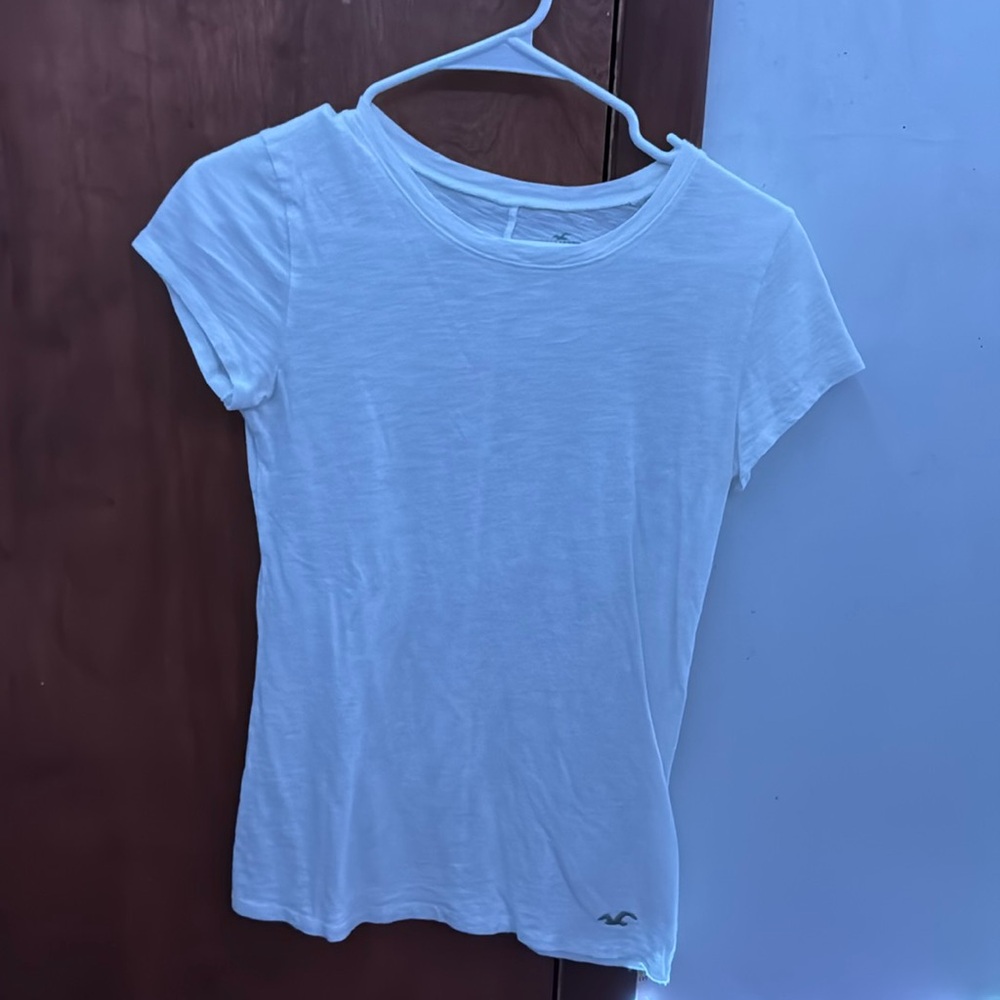 Simple white hollister tee
